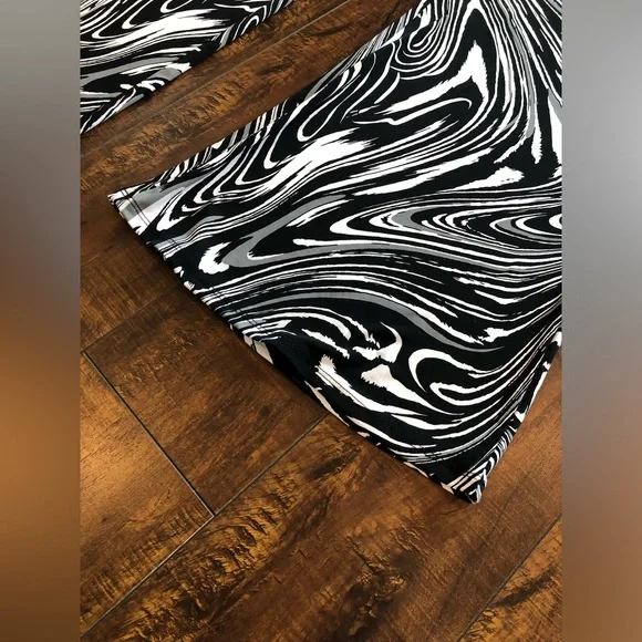 Bar III Plus Size Swirl-Print Flare-Leg Pants, Size 4X Black & White NWT - Picture 6 of 13
